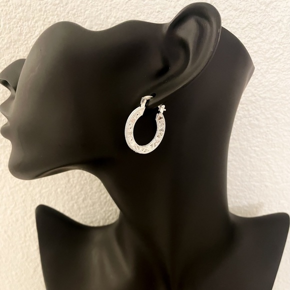 925 Sterling Silver Small Hoop Earrings Elegant Heart Hoop Flower Earrings - Picture 5 of 6